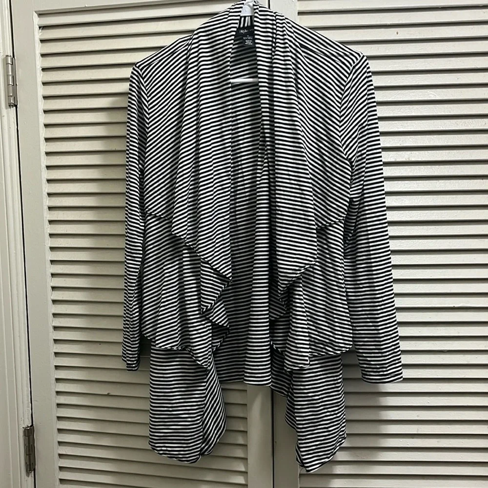 Women’s black and white corrigan - Picture 1 of 5